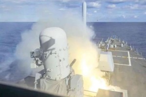 ইরানের হামলায় ব্যাপক মার্কিন হতাহত ও রণতরী প্রত্যাহার