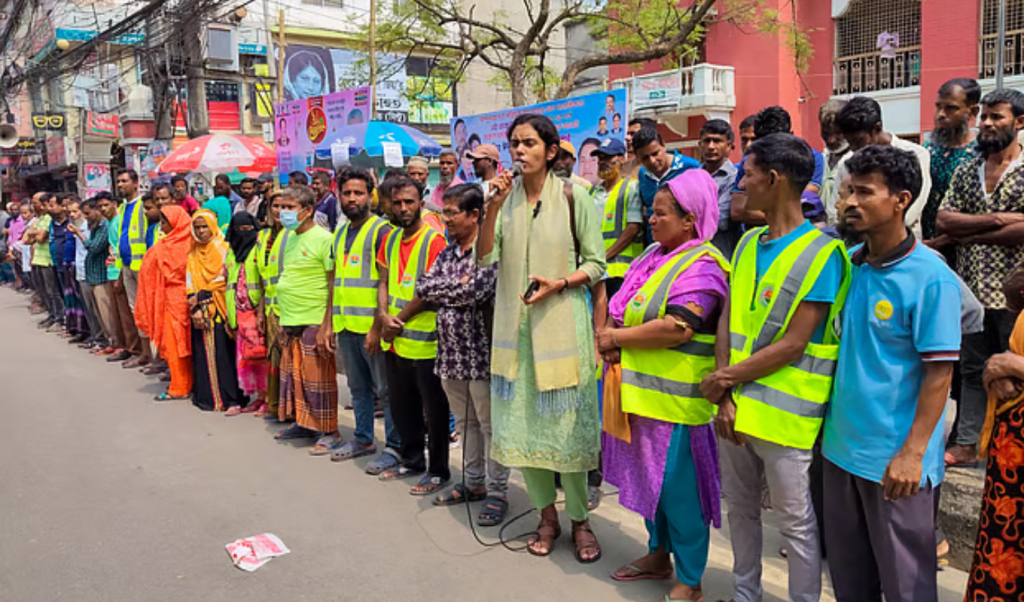 ঈদের আগে বেতন বোনাসের দাবি পরিচ্ছন্নতাকর্মীদের প্রতিবাদ ঈদের আগে বেতন-বোনাসের দাবি, পরিচ্ছন্নতাকর্মীদের প্রতিবাদ