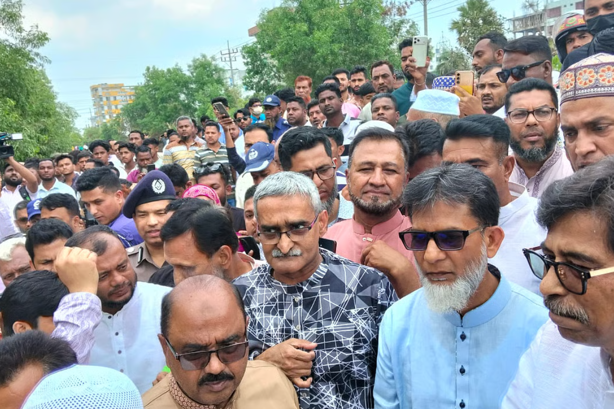 কুমিল্লা বাস–ট্রেন দুর্ঘটনায় নিহতদের পরিবার এক লাখ টাকা করে পাবে: রেল প্রতিমন্ত্রী