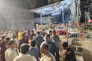 কুমিল্লায় মন্দির ও মসজিদে হামলা: আহত ৩