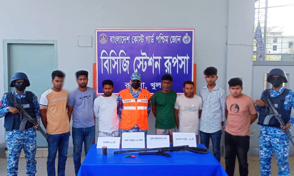 খুলনায় অস্ত্রসহ সাতজন গ্রেপ্তার