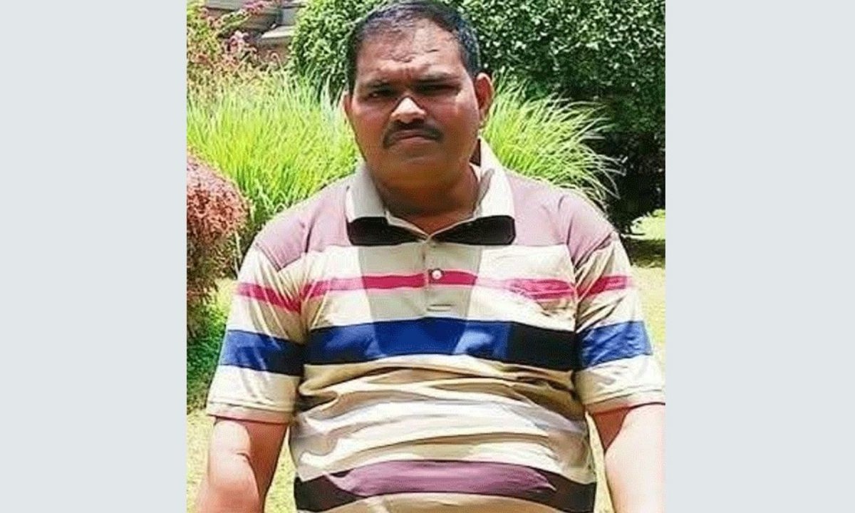 খুলনায় মেয়ের সামনেই সাবেক শ্রমিক নেতাকে নৃশংস হত্যা