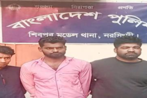 গরু চুরির সময় গণধোলাই, তিনজন আটক