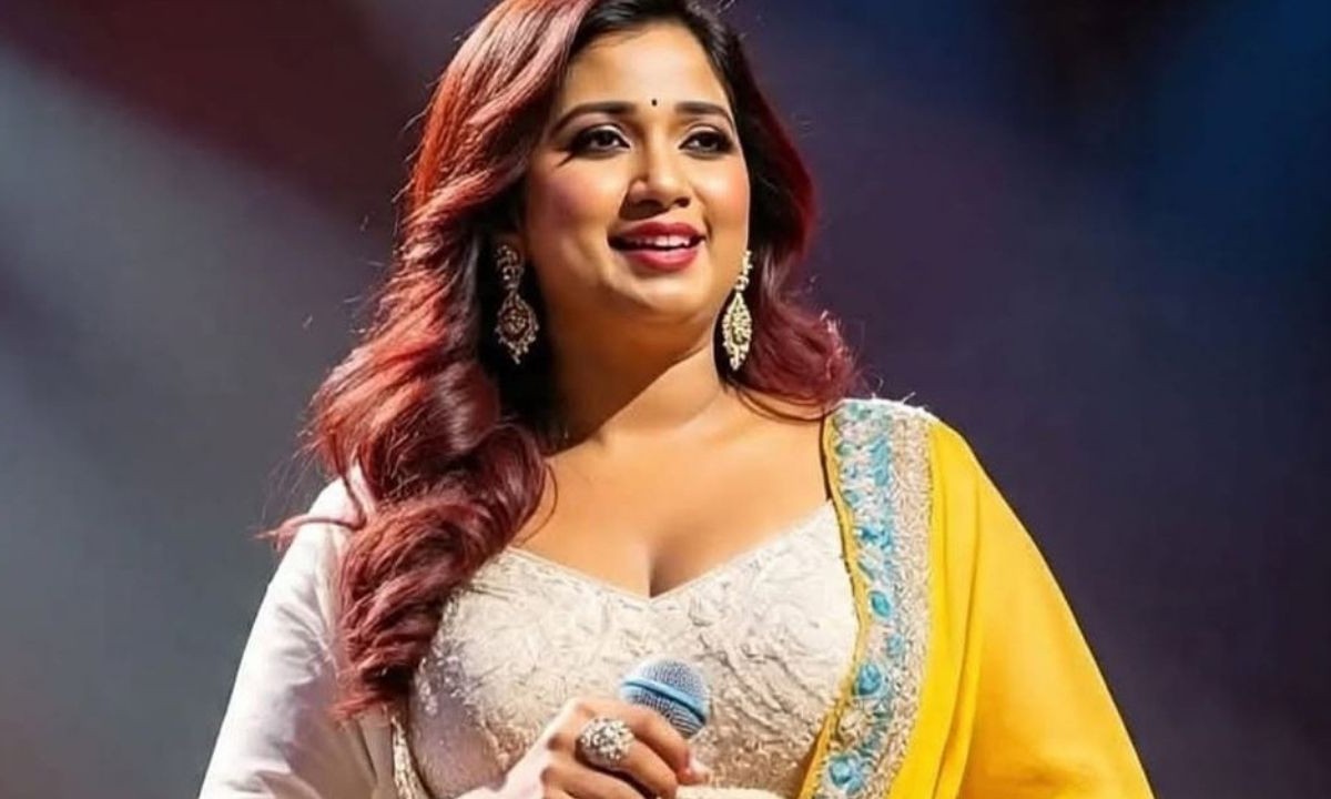 গানে নয়, বরং বিতর্কিত কথায় ইতি টানলেন শ্রেয়া