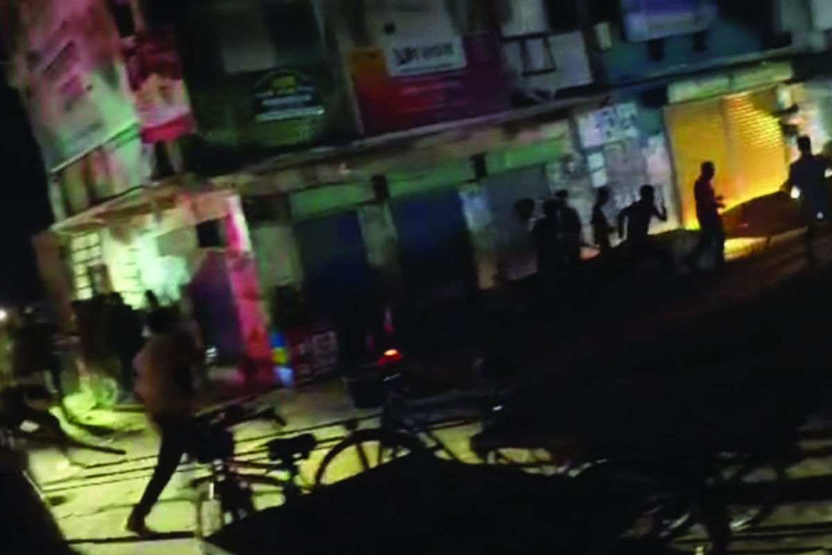 গুরুদাসপুরে বিএনপি দুই পক্ষের সংঘর্ষে পুলিশের সহ আহত পাঁচজন