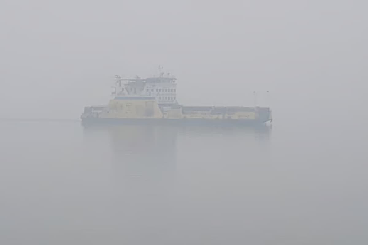 ঘন কুয়াশায় বন্ধ দৌলতদিয়া-পাটুরিয়া নৌপথ