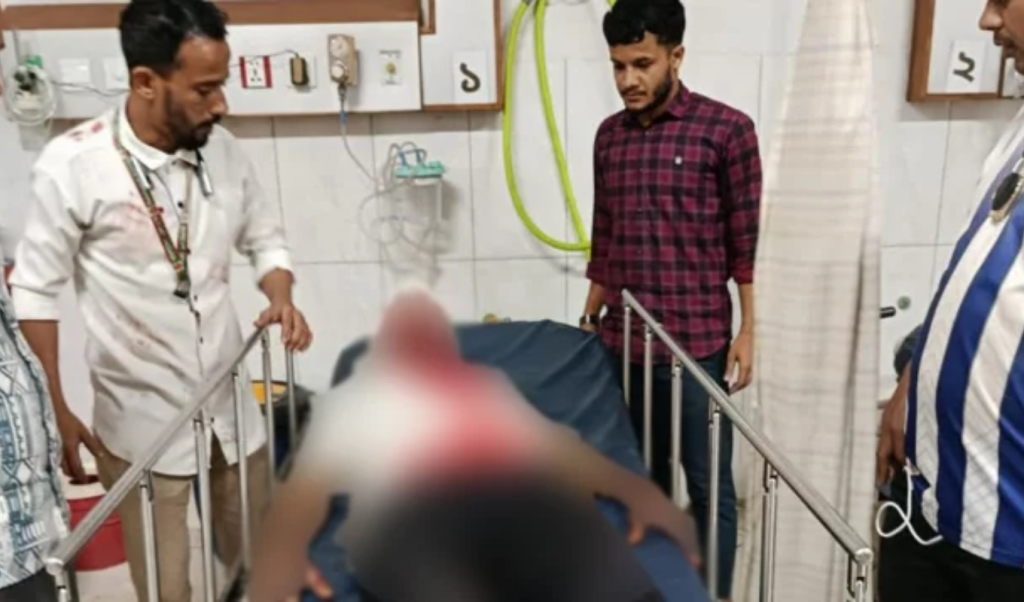চকরিয়ায় পাথর নিক্ষেপে পর্যটক এক্সপ্রেসে রেলকর্মী গুরুতর আহত চকরিয়ায় পাথর নিক্ষেপে পর্যটক এক্সপ্রেসে রেলকর্মী গুরুতর আহত