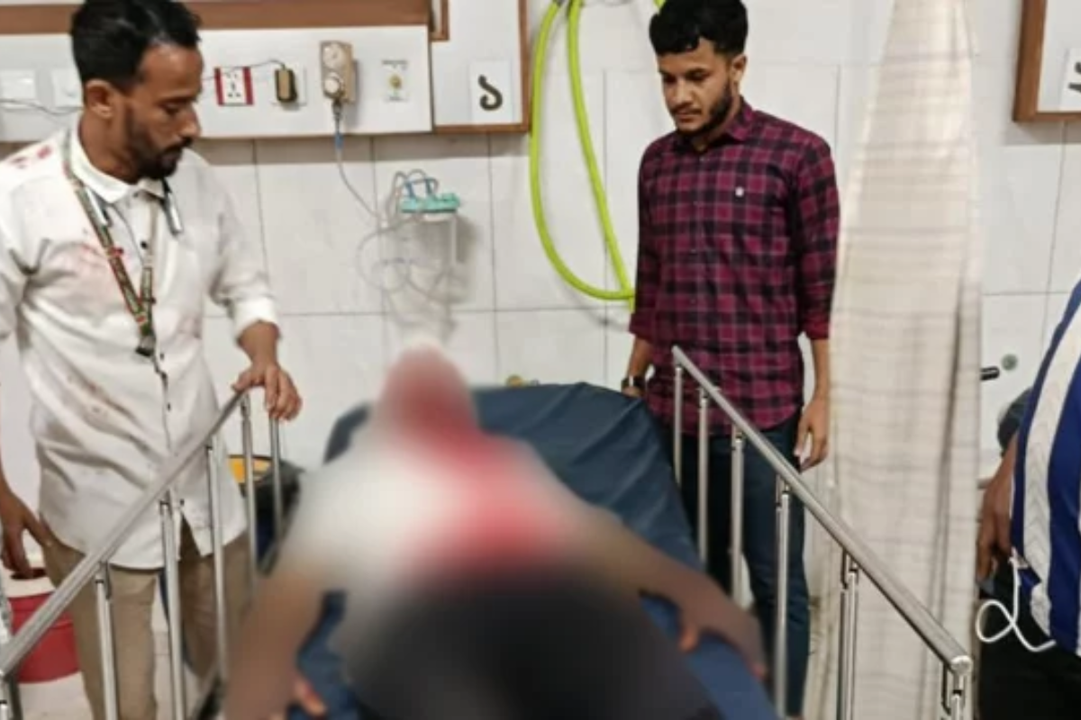 চকরিয়ায় পাথর নিক্ষেপে পর্যটক এক্সপ্রেসে রেলকর্মী গুরুতর আহত