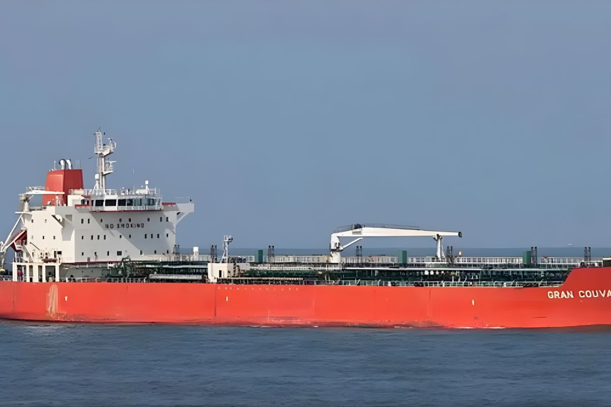 চট্টগ্রামে ৩০ হাজার টন তেল