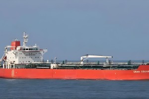 চট্টগ্রামে ৩০ হাজার টন তেল