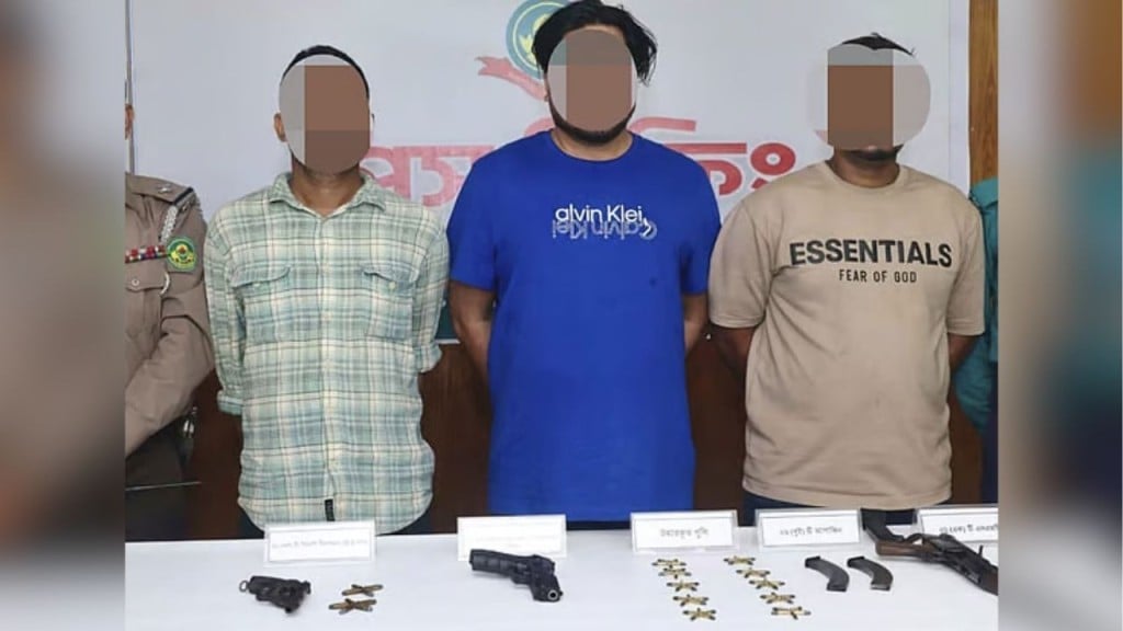 চট্টগ্রামের শীর্ষ সন্ত্রাসী সাজ্জাদের তিন সহযোগী অস্ত্রসহ গ্রেপ্তার চট্টগ্রামের শীর্ষ সন্ত্রাসী সাজ্জাদের তিন সহযোগী অস্ত্রসহ গ্রেপ্তার