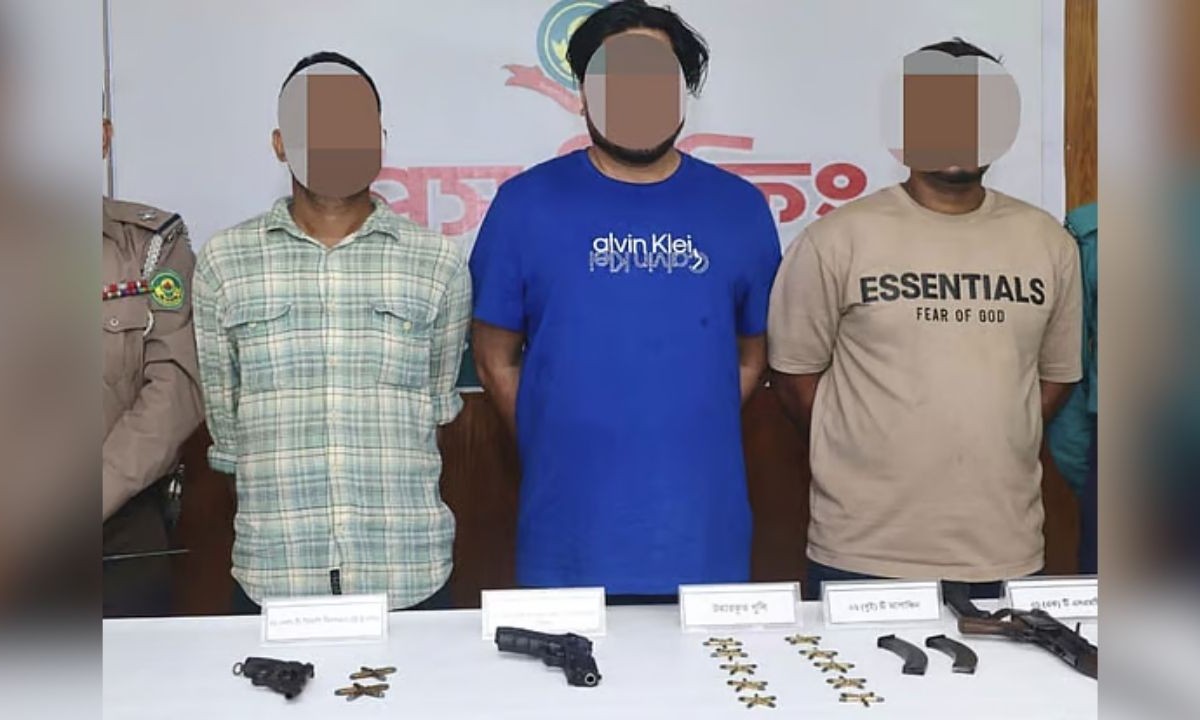 চট্টগ্রামের শীর্ষ সন্ত্রাসী সাজ্জাদের তিন সহযোগী অস্ত্রসহ গ্রেপ্তার