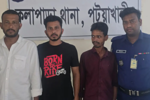 চাঁদাবাজির অভিযোগে স্বেচ্ছাসেবক দল নেতাসহ গ্রেপ্তার ৩