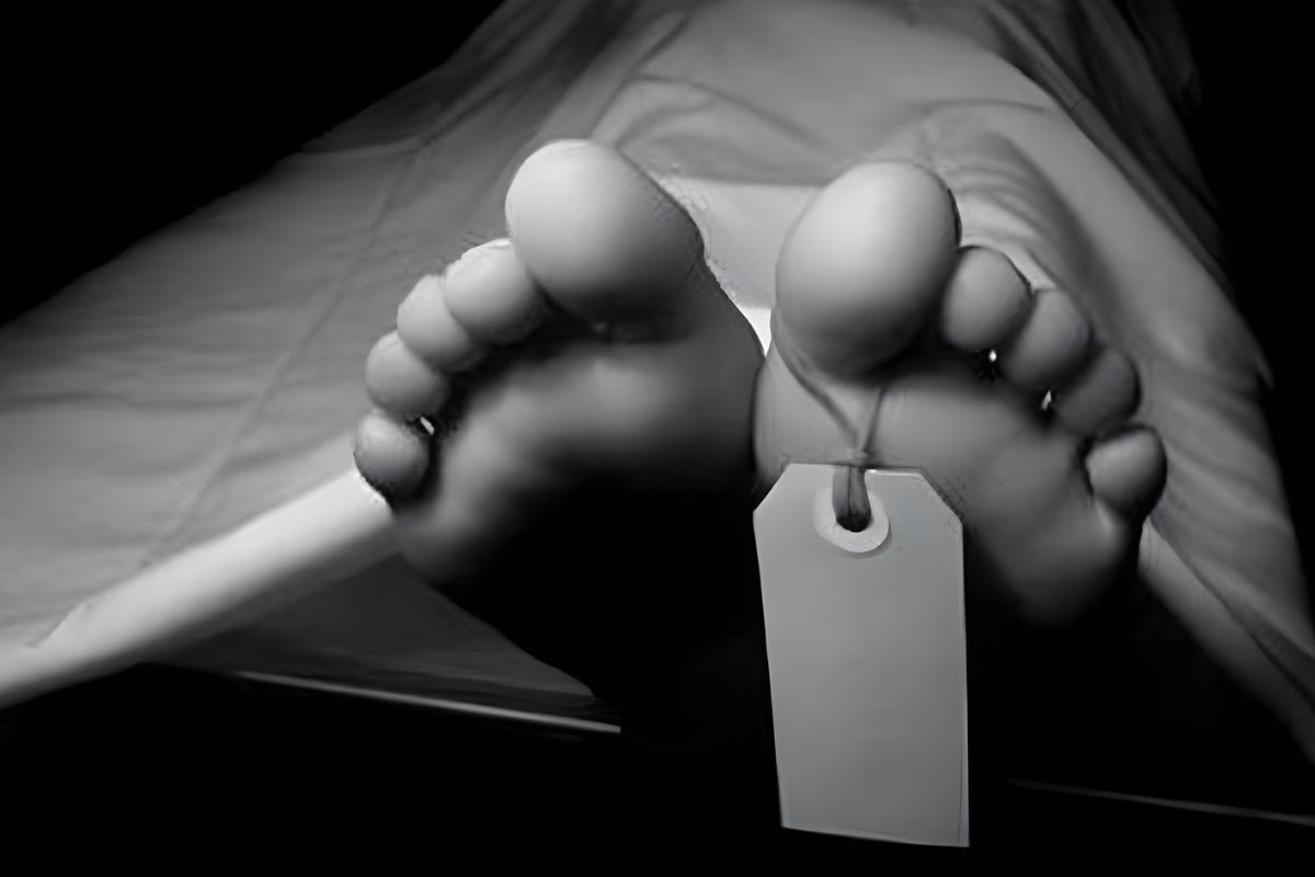 চাঁপাইনবাবগঞ্জে গৃহবধূর রহস্যমৃত্যু ঘটেছে
