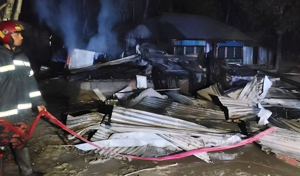 চিতলমারীতে রক্তক্ষয়ী সংঘর্ষে প্রাণহানি চিতলমারীতে রক্তক্ষয়ী সংঘর্ষে প্রাণহানি