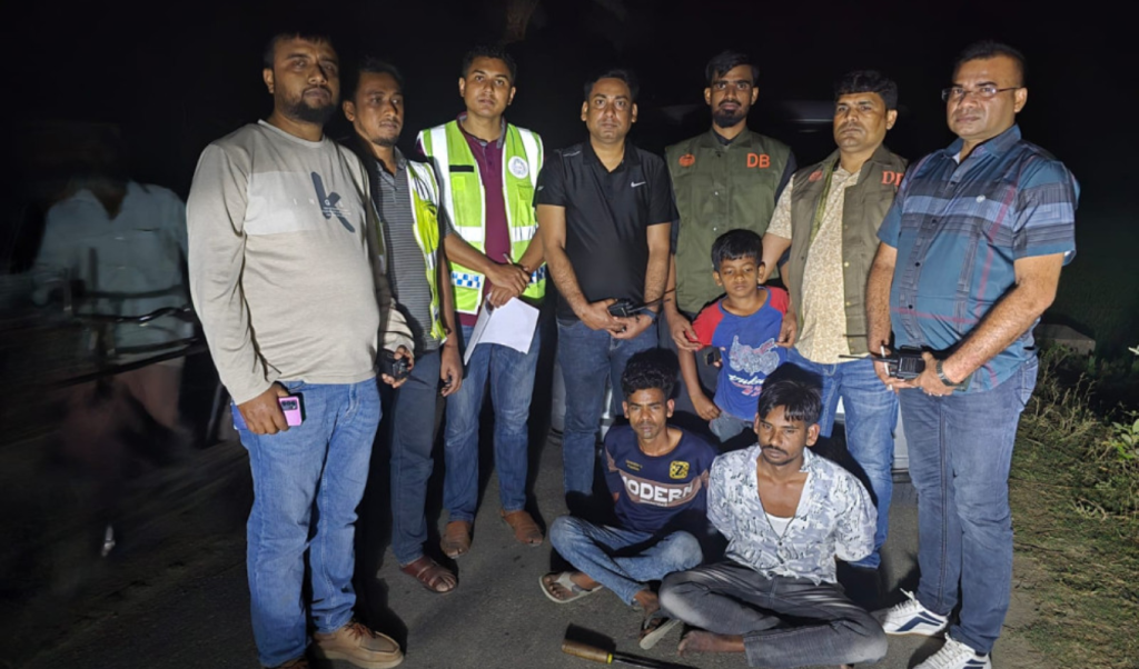 চুয়াডাঙ্গায় শিশুকে অপহরণ পিতাসহ দুইজন গ্রেপ্তার চুয়াডাঙ্গায় শিশুকে অপহরণ, পিতাসহ দুইজন গ্রেপ্তার