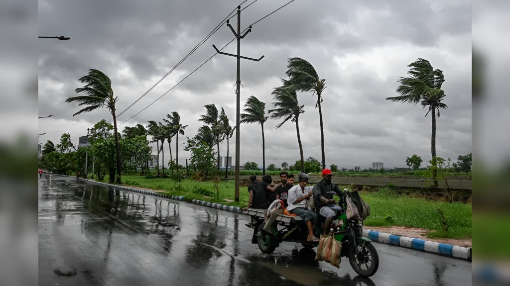 ছয় জেলায় ঝড়ের সতর্কবার্তা জারি ছয় জেলায় ঝড়ের সতর্কবার্তা জারি