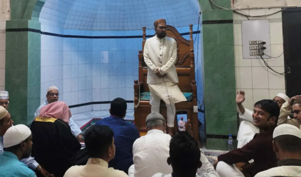 জবি উপাচার্য ইমামতি করলেন প্রধান ঈদ জামাতে জবি উপাচার্য ইমামতি করলেন প্রধান ঈদ জামাতে