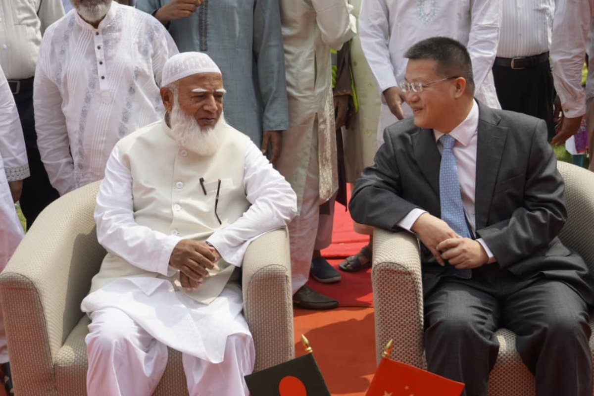 জামাতের নামে চীনের উপহার বিতরণ