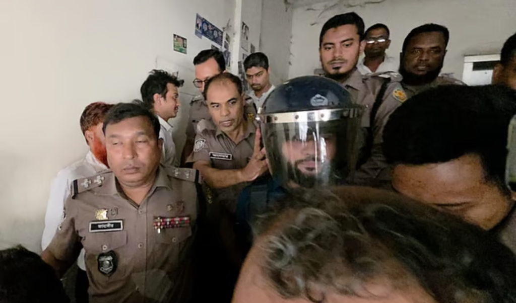 জুলাই গণ–অভ্যুত্থানে হত্যা মামলায় ইউটিউবার কারাগারে জুলাই গণ–অভ্যুত্থানে হত্যা মামলায় ইউটিউবার কারাগারে
