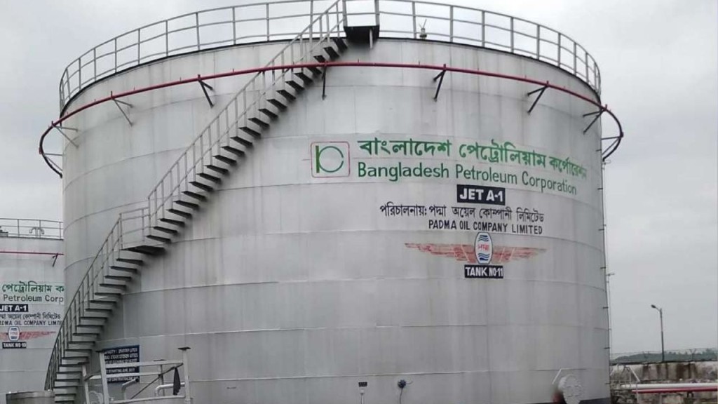 জ্বালানি নিরাপত্তা নিশ্চিতে ডিপোতে সেনা ও স্টেশনে পুলিশ জ্বালানি নিরাপত্তা নিশ্চিতে ডিপোতে সেনা ও স্টেশনে পুলিশ