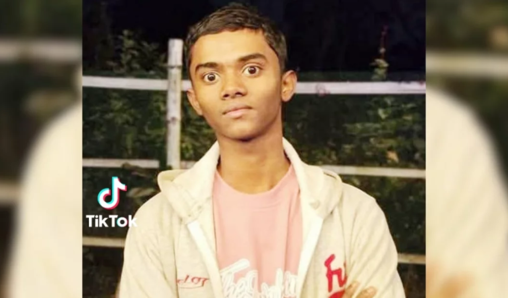 টিক্টক করতে গিয়ে গলায় ফাঁস লেগে প্রাণ হারালো কিশোর টিক্টক করতে গিয়ে গলায় ফাঁস লেগে প্রাণ হারালো কিশোর