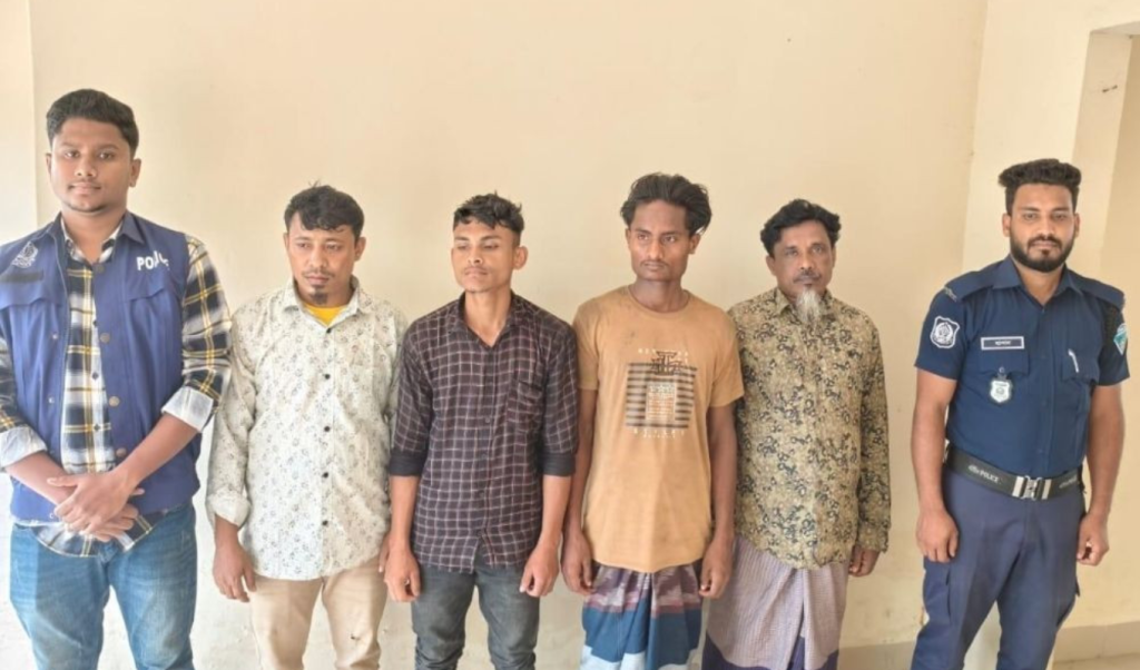 টেকনাফে মানবপাচার সিন্ডিকেটের আস্তানা থেকে উদ্ধার চারজন টেকনাফে মানবপাচার সিন্ডিকেটের আস্তানা থেকে উদ্ধার চারজন