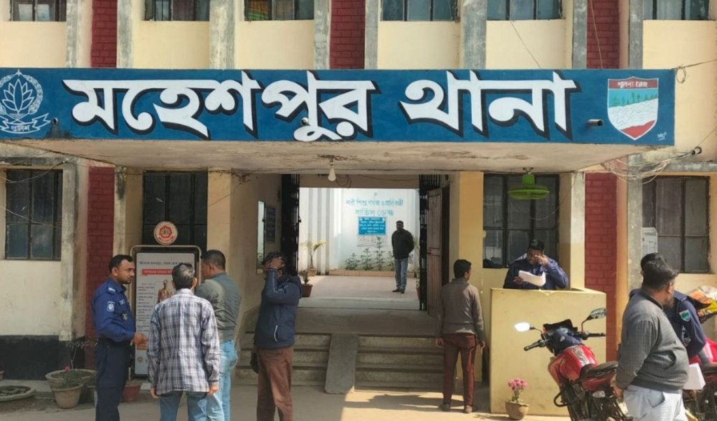 তেলবাহী ট্রাকের ধাক্কায় প্রাণহানি ছেলে আহত তেলবাহী ট্রাকের ধাক্কায় প্রাণহানি, ছেলে আহত