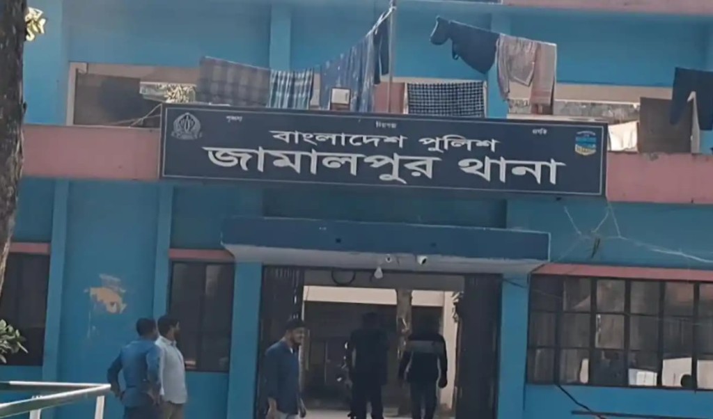 থানায় আগুন আতঙ্কে যা বললেন পুলিশ সদস্যরা থানায় আগুন, আতঙ্কে যা বললেন পুলিশ সদস্যরা