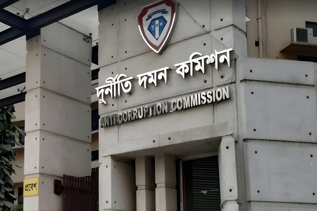 দুদক চেয়ারম্যানসহ সব কমিশনার পদত্যাগ