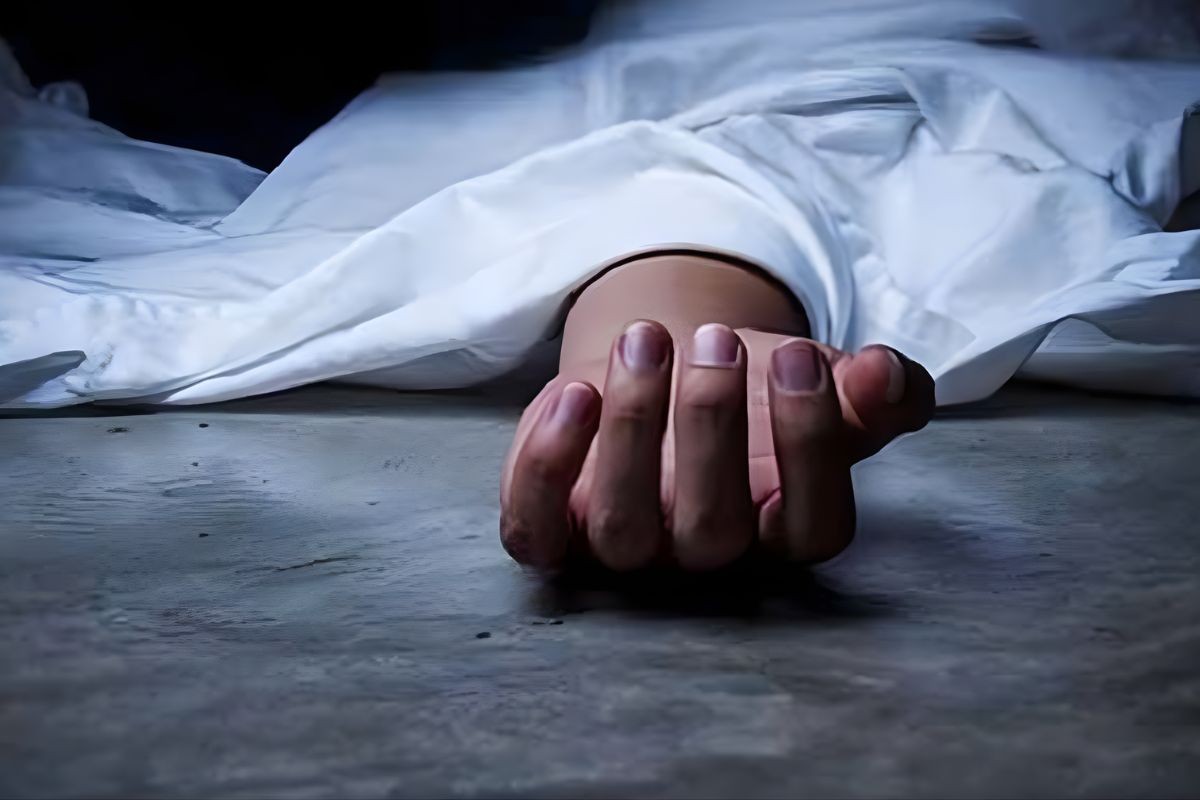 ধানক্ষেতে মিলল রিকশাচালকের গলাকাটা লাশ