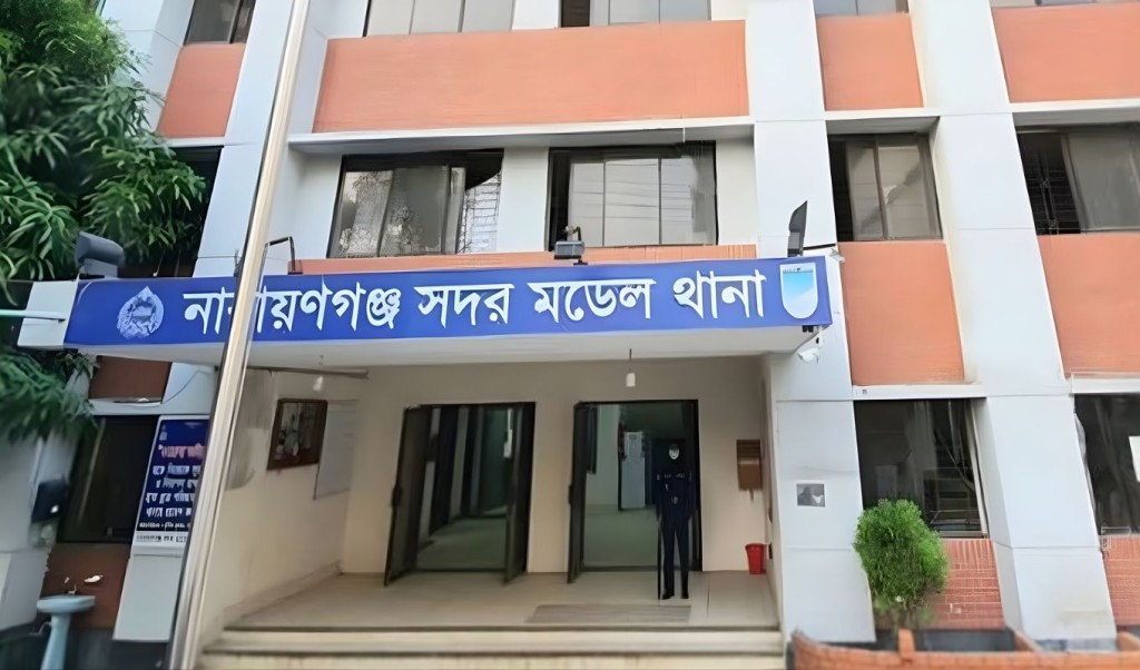 নারায়ণগঞ্জে পুলিশ কর্মকর্তার পিস্তল ছিনতাই নারায়ণগঞ্জে পুলিশ কর্মকর্তার পিস্তল ছিনতাই