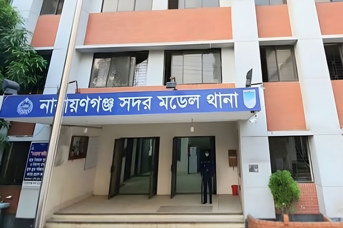 নারায়ণগঞ্জে পুলিশ কর্মকর্তার পিস্তল ছিনতাই