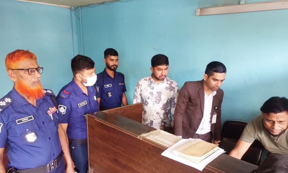 নারায়ণগঞ্জে বাস টিকিটে অতিরিক্ত ভাড়া, জরিমানা