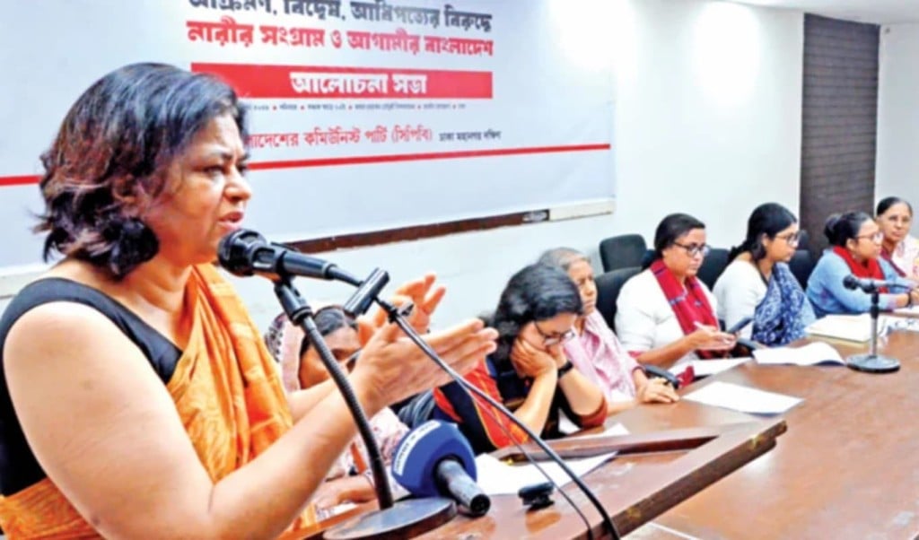 নারী নির্যাতন নিয়ে মানুষের নীরবতা ভয়ংকর নারী নির্যাতন নিয়ে মানুষের নীরবতা ভয়ংকর