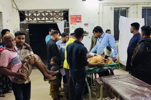 নড়াইলে ঈদের মাংস বিতরণ নিয়ে সংঘর্ষ, গুলিবিদ্ধসহ আহত ২৫