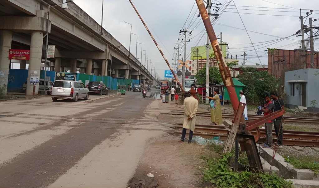 পদুয়ার বাজারে রেলদুর্ঘটনা ১২ নিহত পদুয়ার বাজারে রেলদুর্ঘটনা: ১২ নিহত