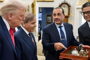 পাকিস্তান হয়ে উঠছে মধ্যস্থতাকারী