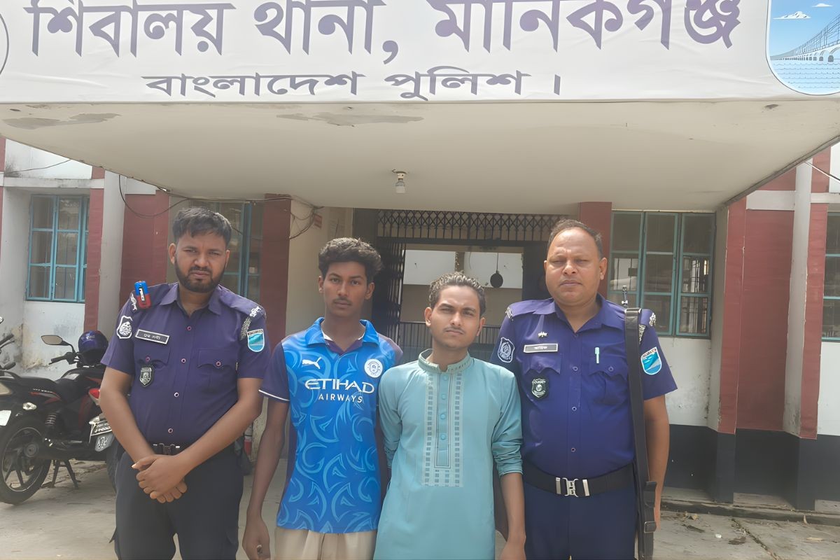 পাটুরিয়া ঘাটে চাঁদাবাজি অভিযান: দুই যুবক আটক