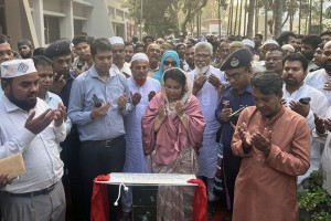 প্রশাসনের কর্মকর্তাদের নির্ভয়ে কাজ করার নির্দেশ দিলেন মন্ত্রী