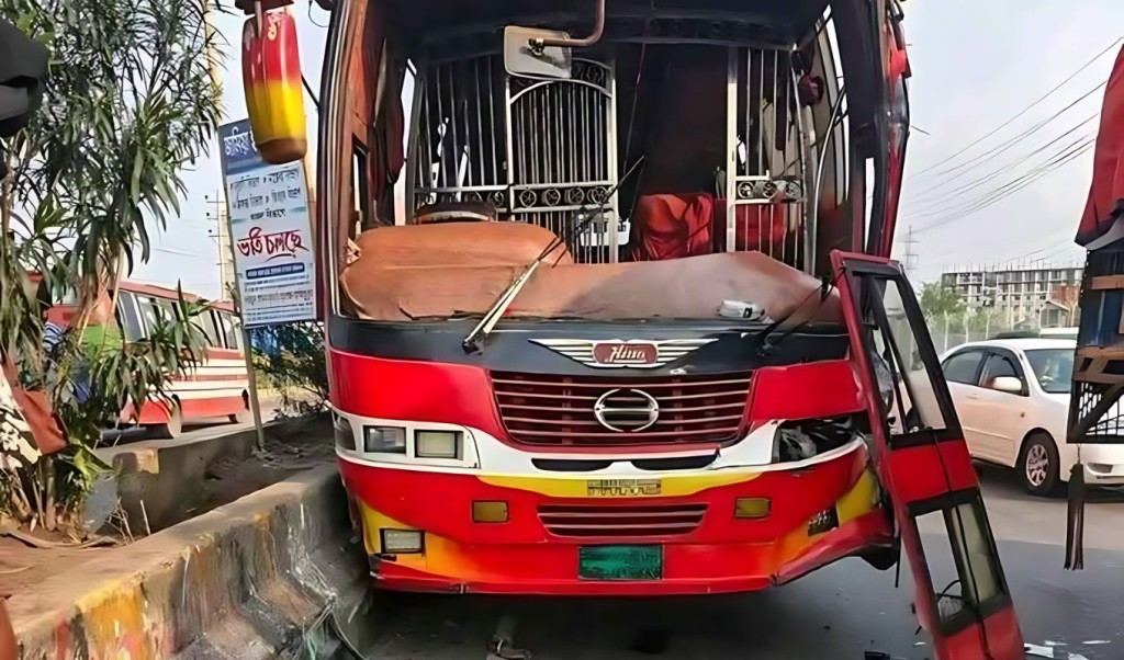 ফতুল্লায় বাসচাপায় নারী নিহত ফতুল্লায় বাসচাপায় নারী নিহত
