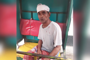 ফতুল্লায় মাদক ব্যবসার প্রতিবাদে ব্যক্তিকে কুপিয়ে জখম