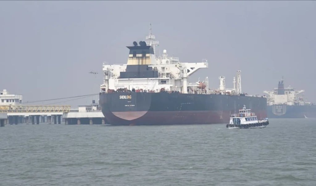 ফুজাইরাহ বন্দরের কাছে তেলবাহী জাহাজে হামলা