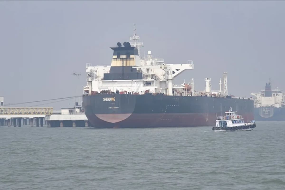 ফুজাইরাহ বন্দরের কাছে তেলবাহী জাহাজে হামলা