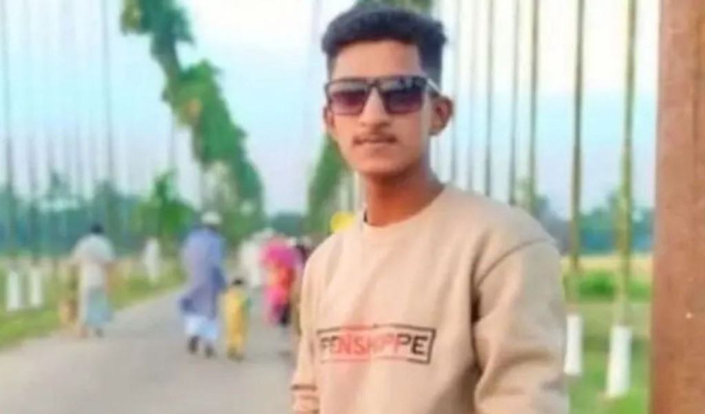 ফেসবুক লাইভে যুবকের আত্মহত্যা চাঞ্চল্য ফেসবুক লাইভে যুবকের আত্মহত্যা চাঞ্চল্য
