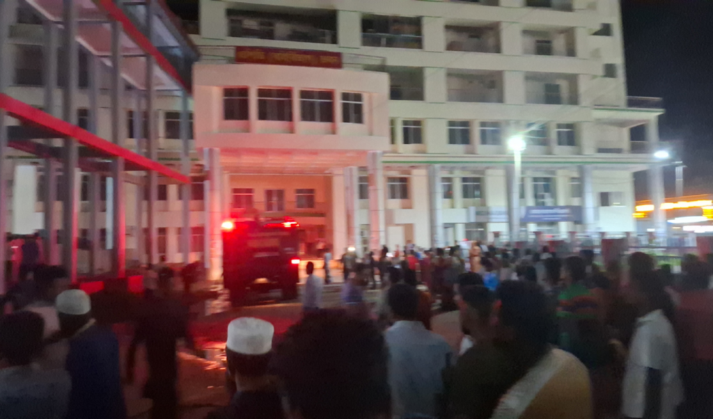 বরিশালে হাসপাতালে অগ্নিকাণ্ডে প্রাণহানি 7 বরিশালে হাসপাতালে অগ্নিকাণ্ডে প্রাণহানি বরিশালে হাসপাতালে অগ্নিকাণ্ডে প্রাণহানি