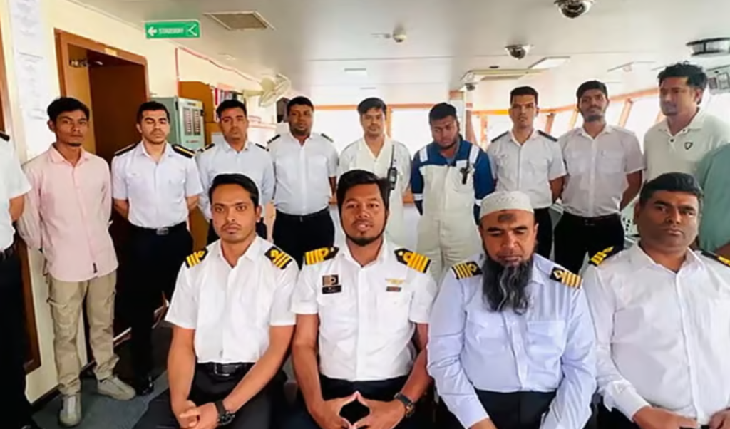 বাংলাদেশি জাহাজে বোমা বিস্ফোরণ আতঙ্ক বাংলাদেশি জাহাজে বোমা বিস্ফোরণ আতঙ্ক