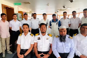 বাংলাদেশি জাহাজে বোমা বিস্ফোরণ আতঙ্ক