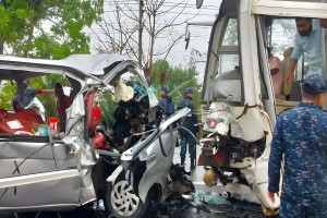 বাগেরহাটে নৌবাহিনীর বাস-মাইক্রোবাস সংঘর্ষে ১৩ মৃত্যু