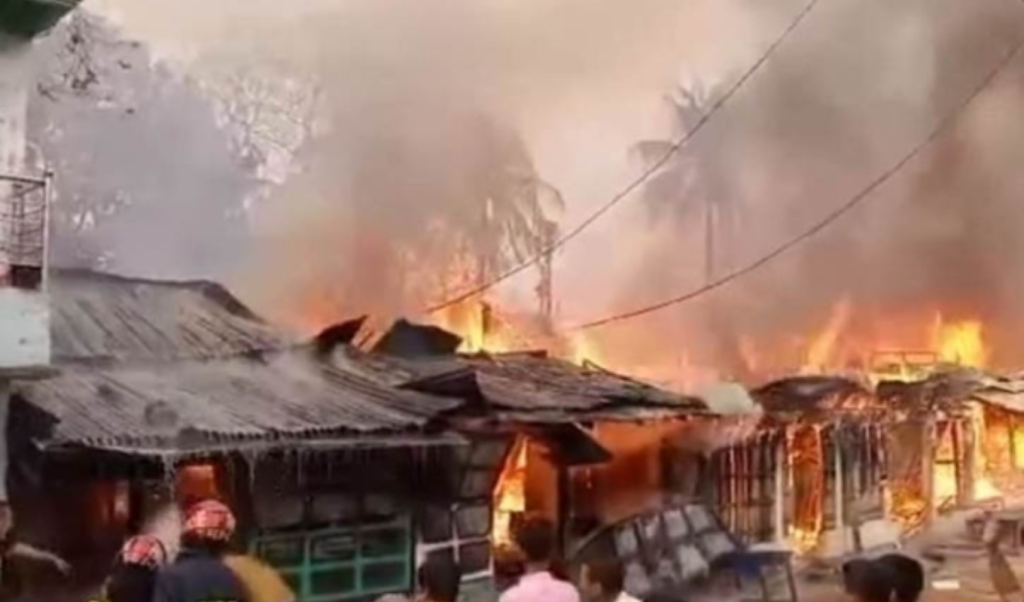 বান্দরবানে ভয়াবহ অগ্নিকাণ্ডে ছয় ঘর পুড়ে ছাই বান্দরবানে ভয়াবহ অগ্নিকাণ্ডে ছয় ঘর পুড়ে ছাই
